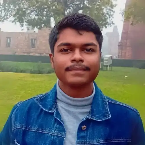 Portrait of Rajat Mitra - CEO of Risers Cre8